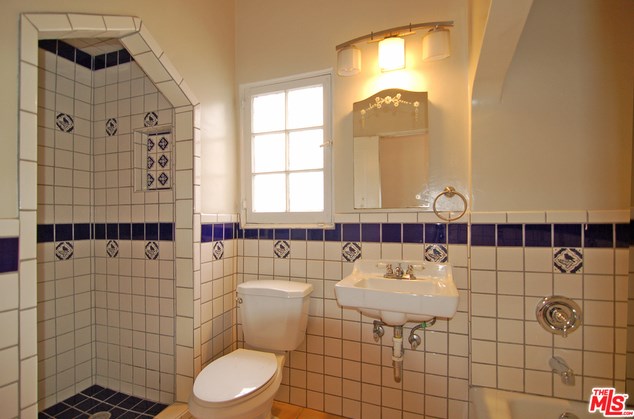 4451 Clarissa Ave, Los Angeles CA  90027-2817 exterior