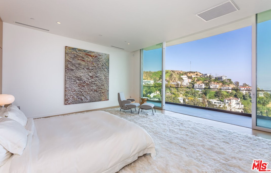1546 Viewsite Dr, Los Angeles CA  90069-1323 exterior