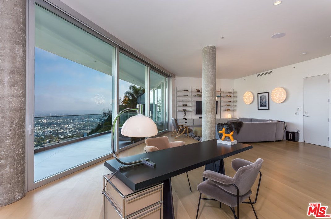 1546 Viewsite Dr, Los Angeles CA  90069-1323 exterior