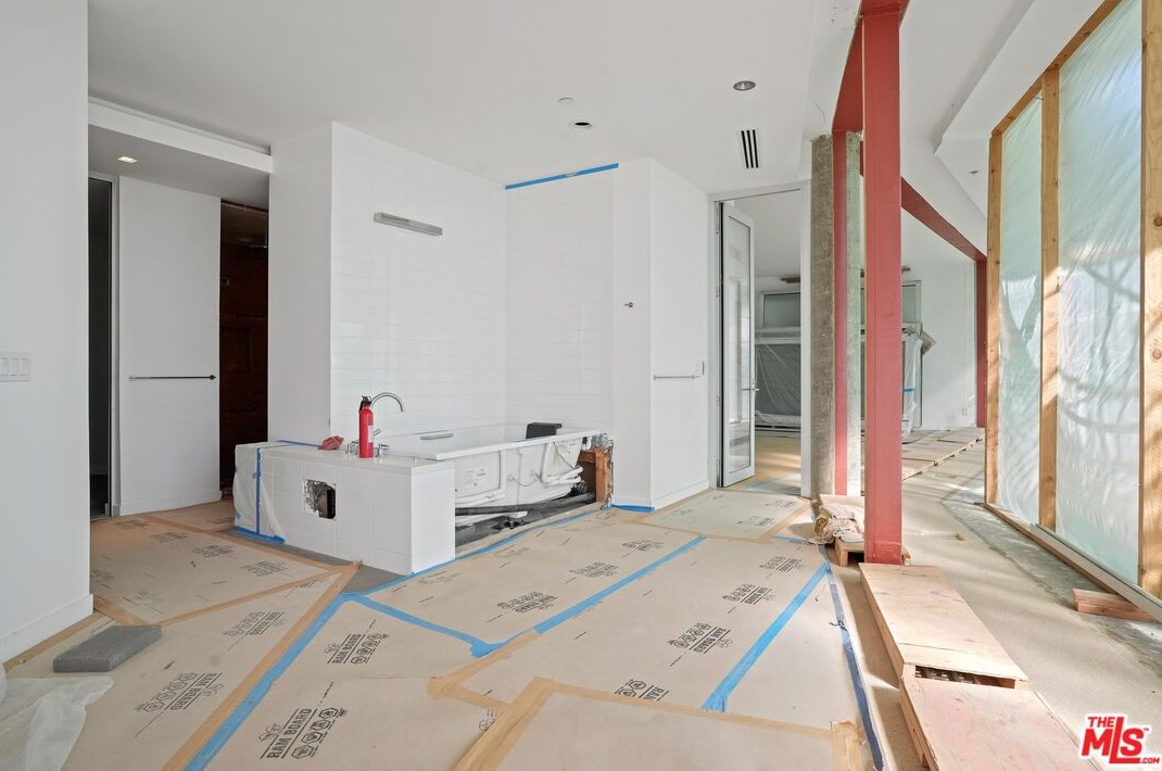 1546 Viewsite Dr, Los Angeles CA  90069-1323 exterior