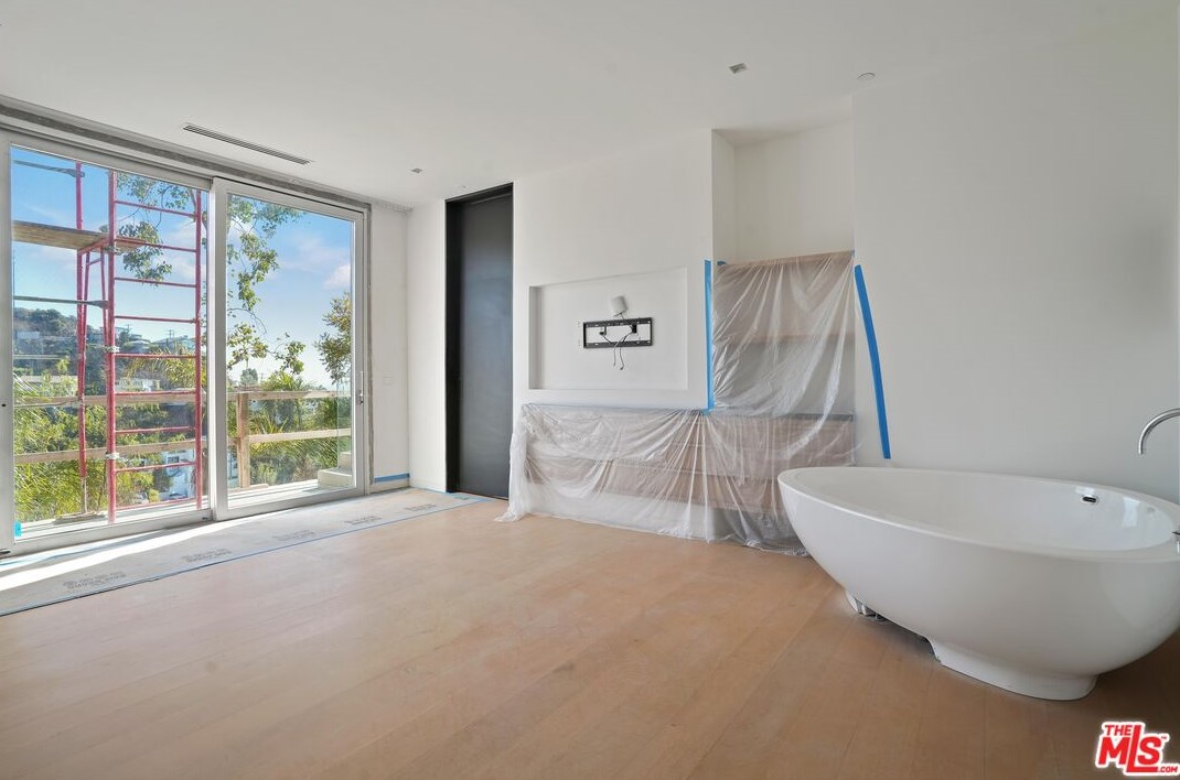 1546 Viewsite Dr, Los Angeles CA  90069-1323 exterior