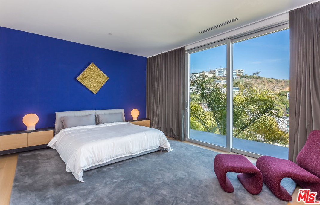 1546 Viewsite Dr, Los Angeles CA  90069-1323 exterior