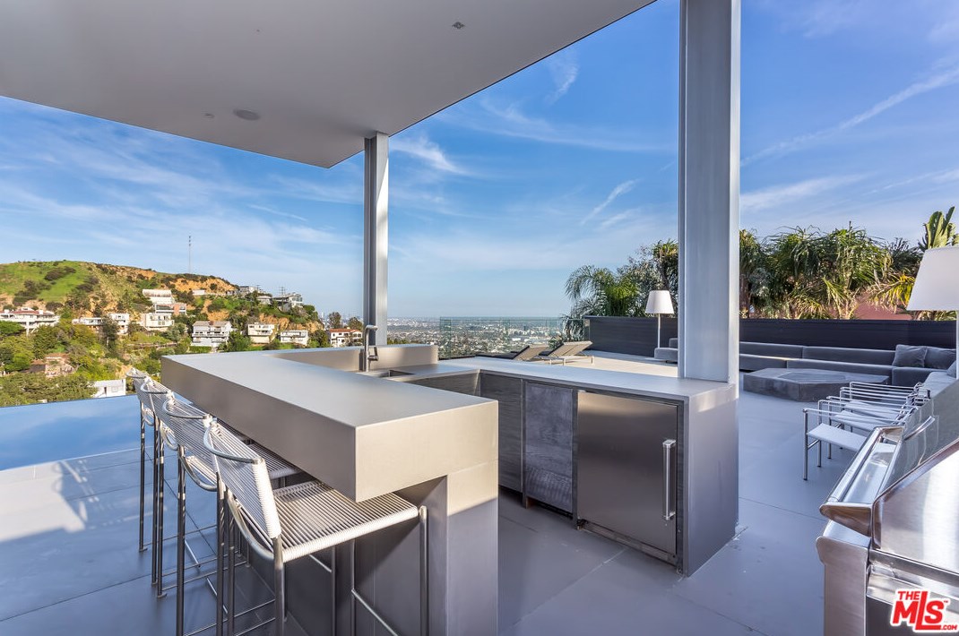 1546 Viewsite Dr, Los Angeles CA  90069-1323 exterior