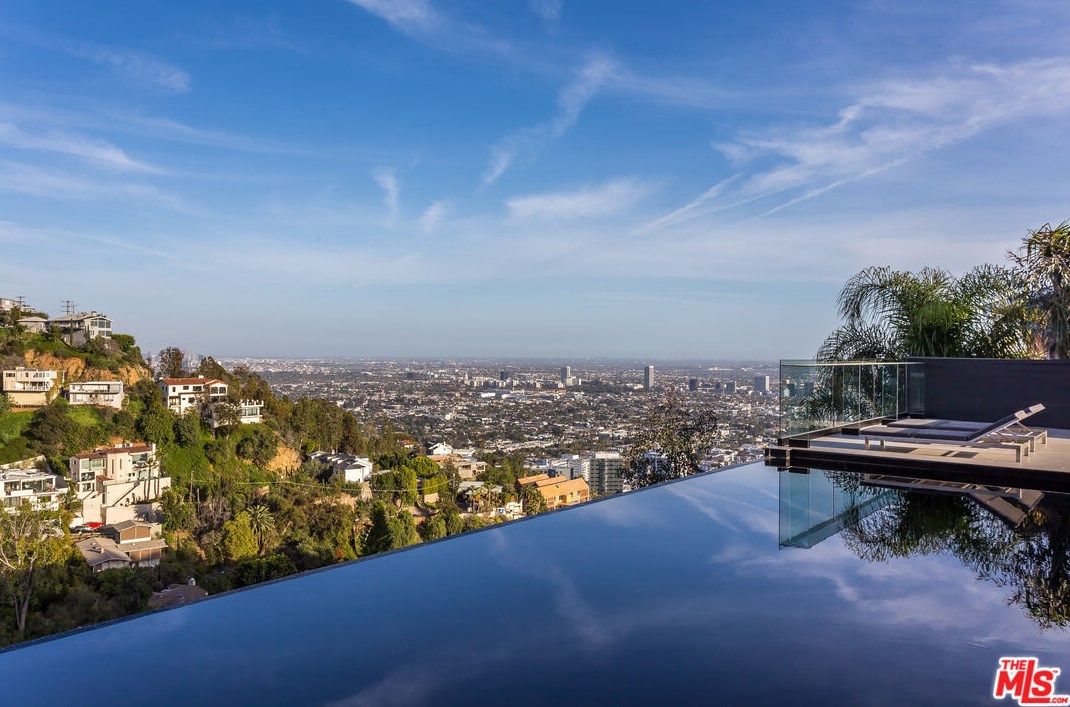 1546 Viewsite Dr, Los Angeles CA  90069-1323 exterior