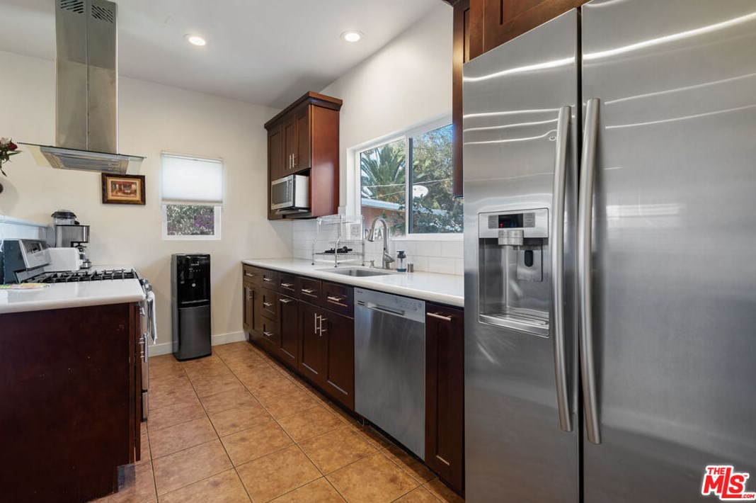 1013 52nd St, Los Angeles CA  90011-4605 exterior