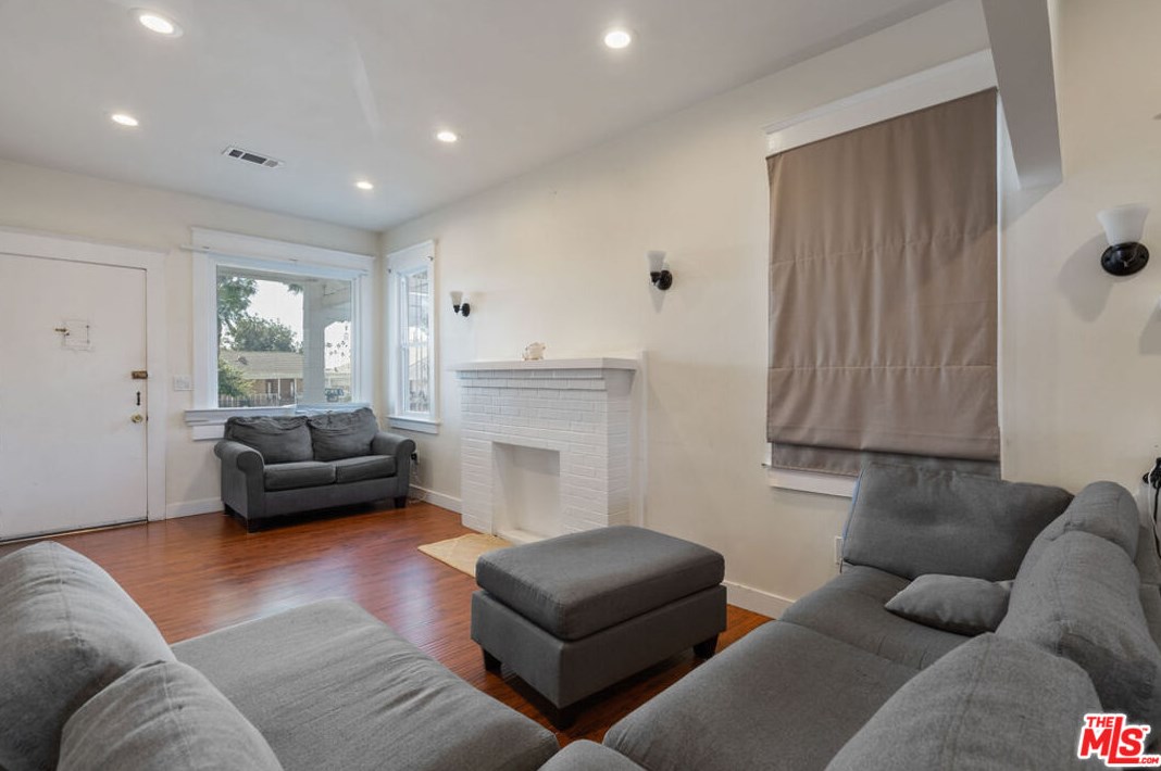 1013 52nd St, Los Angeles CA  90011-4605 exterior