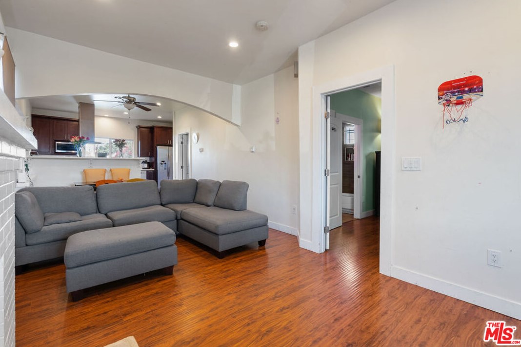 1013 52nd St, Los Angeles CA  90011-4605 exterior