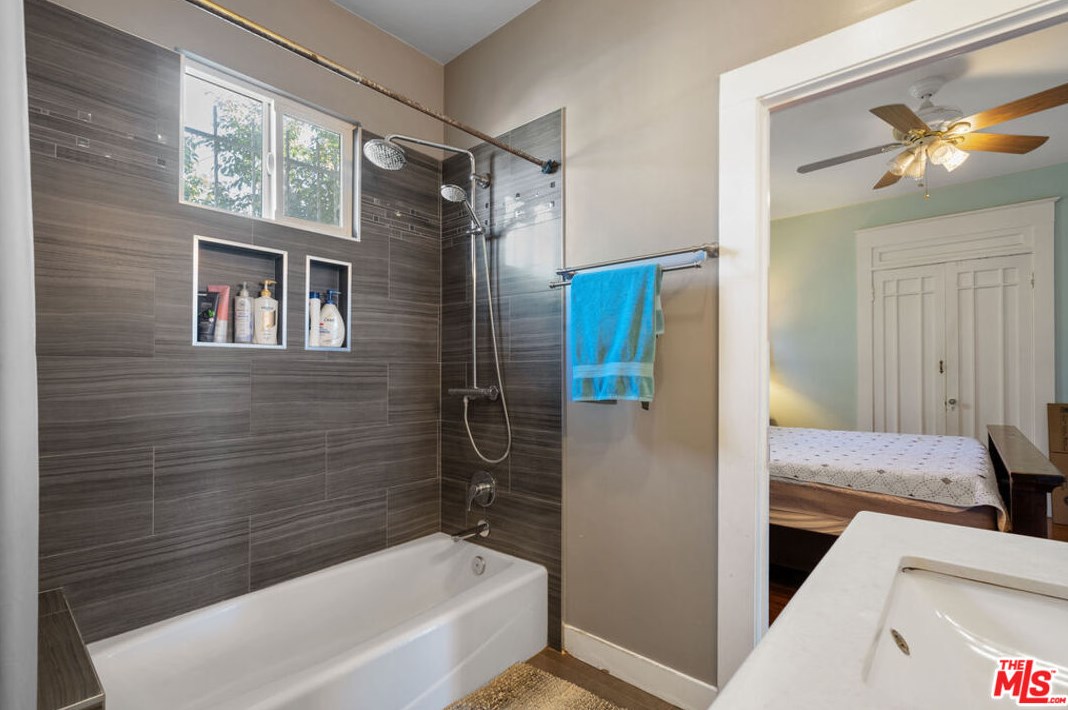 1013 52nd St, Los Angeles CA  90011-4605 exterior