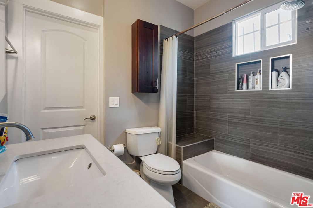 1013 52nd St, Los Angeles CA  90011-4605 exterior