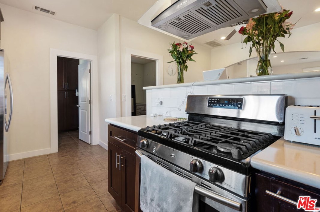 1013 52nd St, Los Angeles CA  90011-4605 exterior