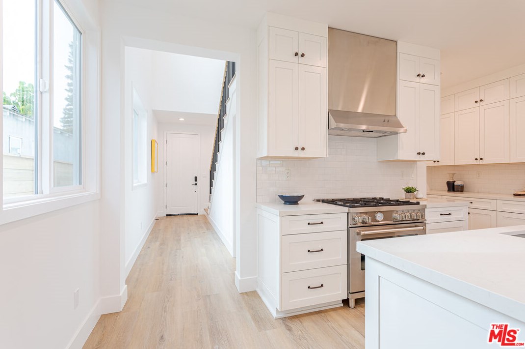 1752 Marvin Ave, Los Angeles CA  90016-1110 exterior