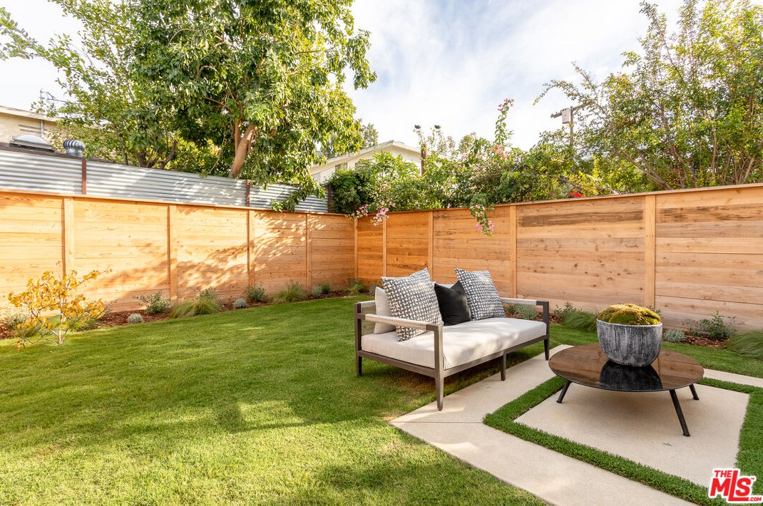 1752 Marvin Ave, Los Angeles CA  90016-1110 exterior