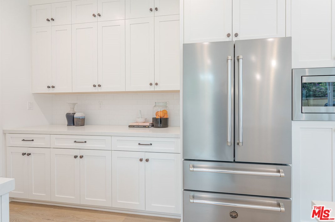 1752 Marvin Ave, Los Angeles CA  90016-1110 exterior