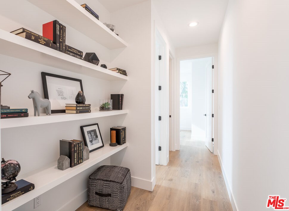 1752 Marvin Ave, Los Angeles CA  90016-1110 exterior