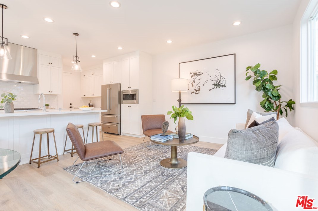 1752 Marvin Ave, Los Angeles CA  90016-1110 exterior