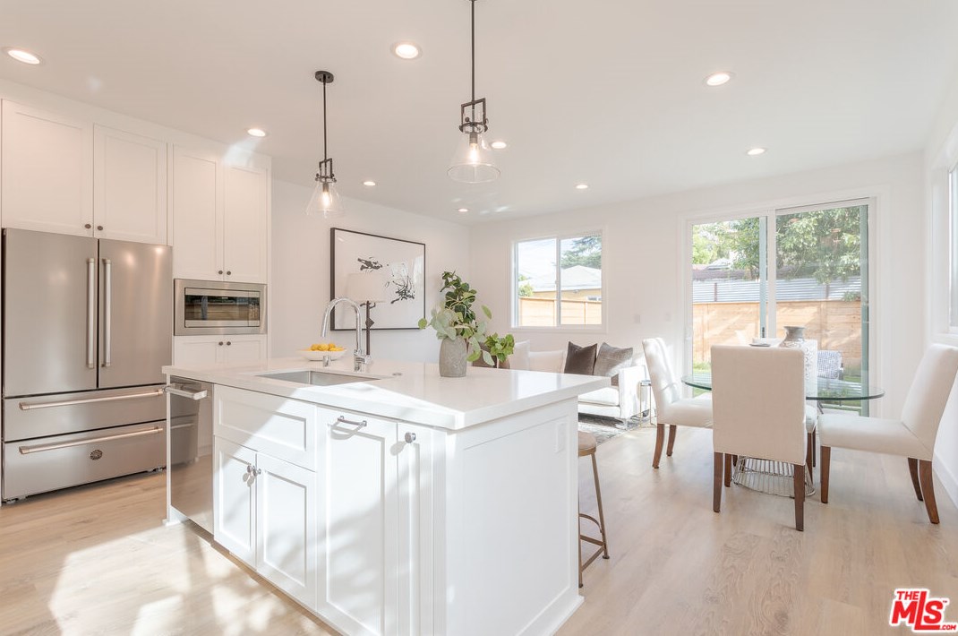 1752 Marvin Ave, Los Angeles CA  90019-5121 exterior