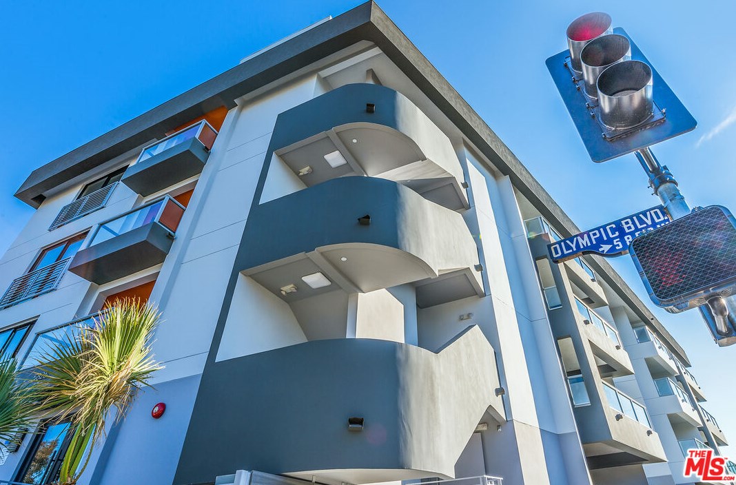 5826 Olympic Blvd, Los Angeles CA  90022-5229 exterior