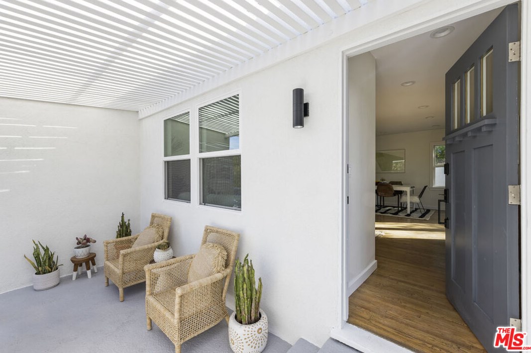 1166 Oak Grove Dr, Los Angeles CA  90041-2418 exterior