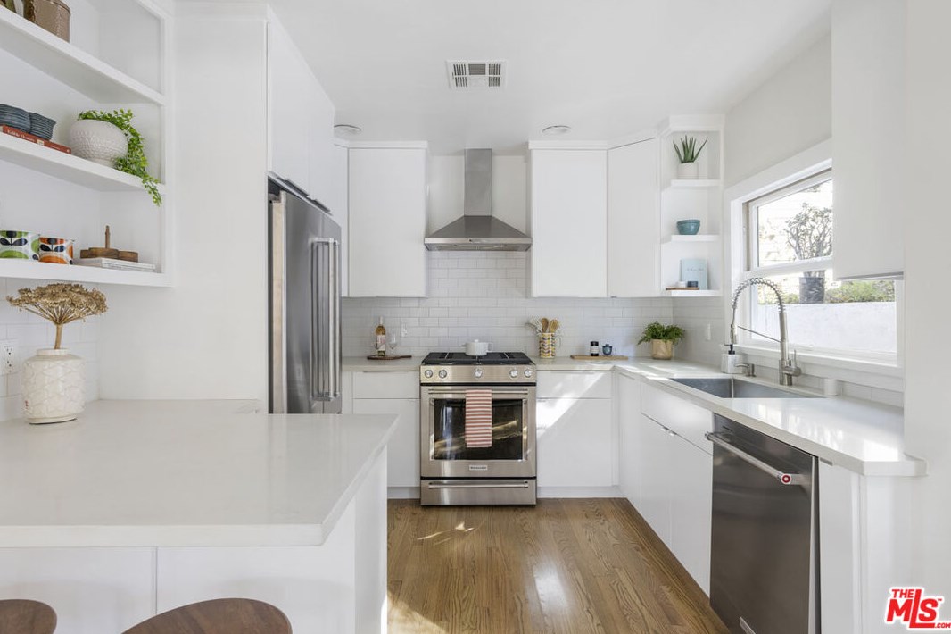 1166 Oak Grove Dr, Los Angeles CA  90041-2418 exterior