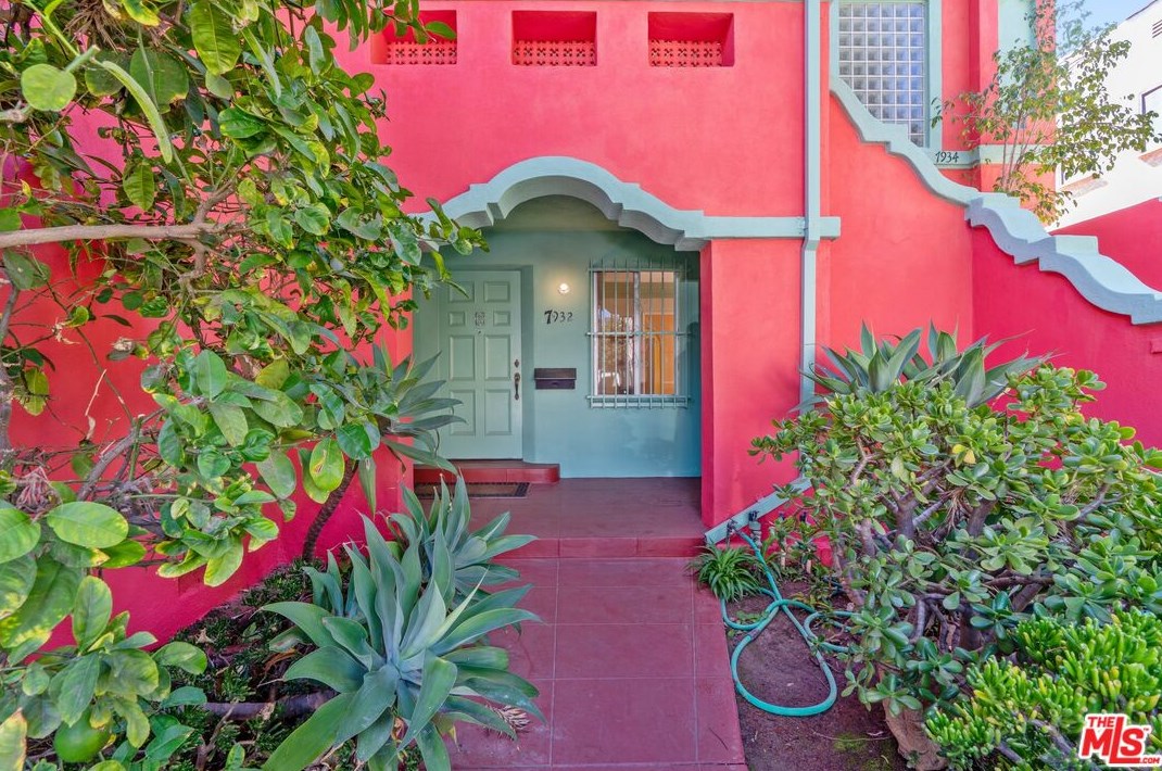 7932 Blackburn Ave, Los Angeles CA  90048-4418 exterior