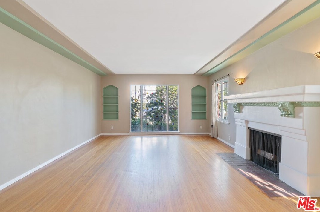 7932 Blackburn Ave, Los Angeles CA  90048-4418 exterior