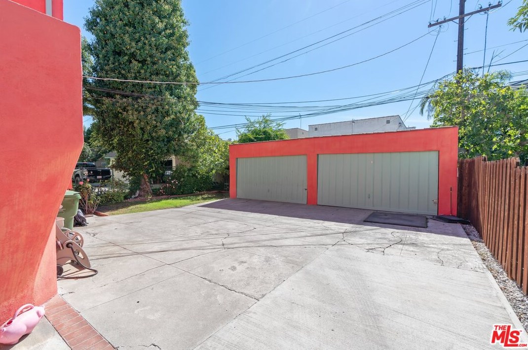 7932 Blackburn Ave, Los Angeles CA  90048-4418 exterior