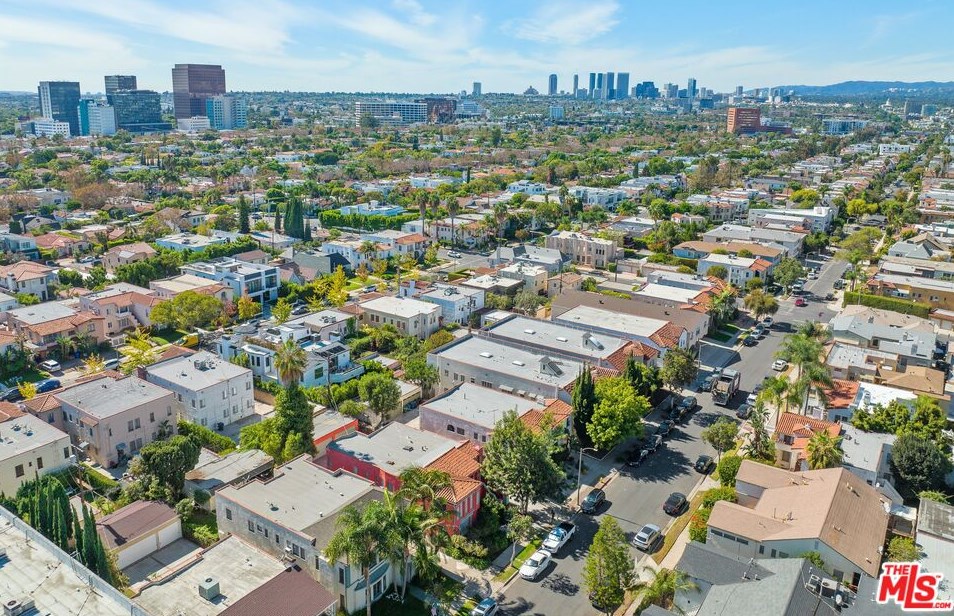 7932 Blackburn Ave, Los Angeles CA  90048-4418 exterior