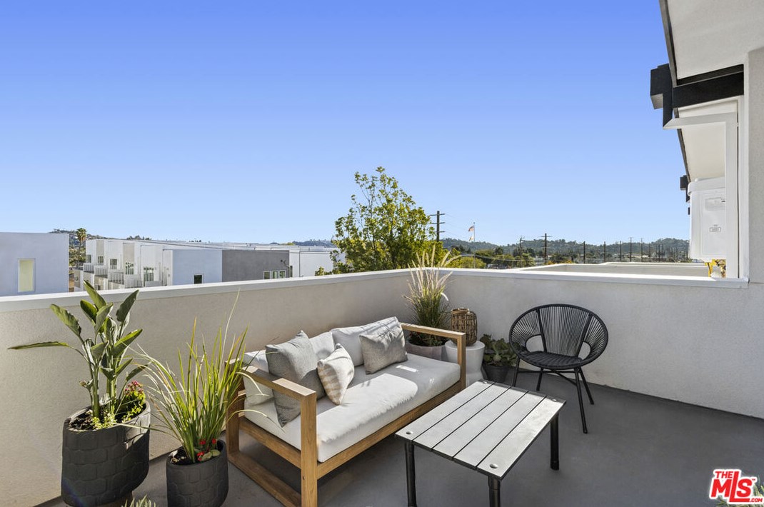 3411 Fletcher Dr, Los Angeles CA  90065-2955 exterior