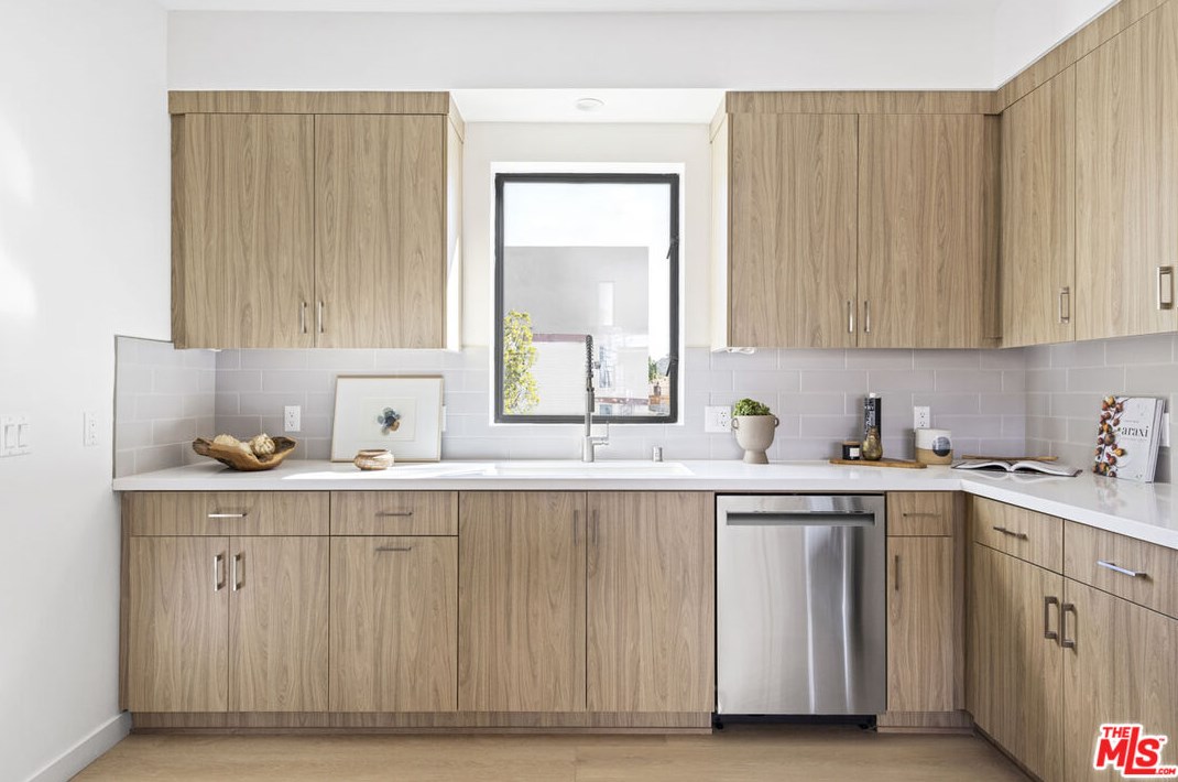 3411 Fletcher Dr, Los Angeles CA  90065-2955 exterior