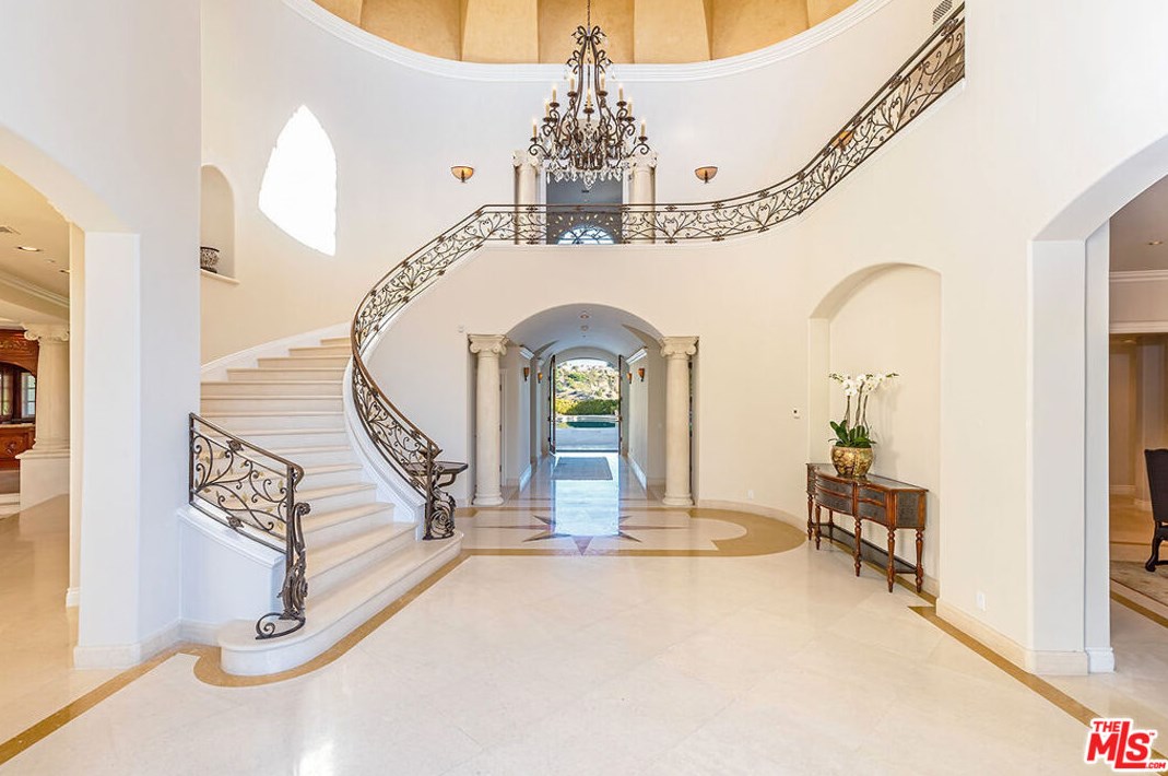 2148 Stratford Cir, Los Angeles CA  90077-1314 exterior