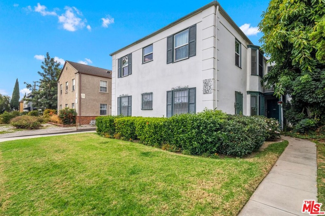 1311 Highland Ave, Los Angeles CA  90019-2969 exterior