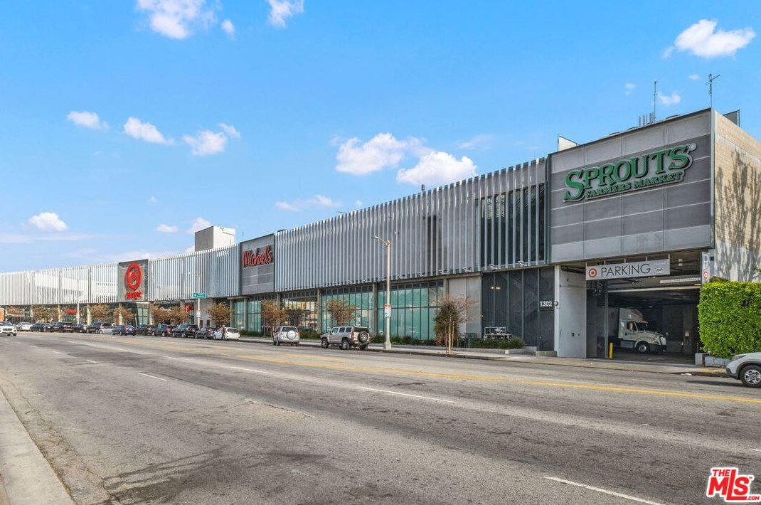 1311 Highland Ave, Los Angeles CA  90019-2969 exterior