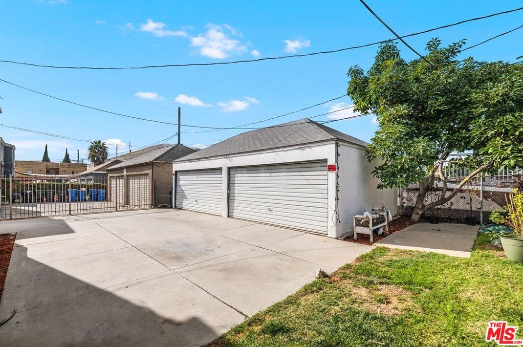 1311 Highland Ave, Los Angeles CA  90019-2969 exterior