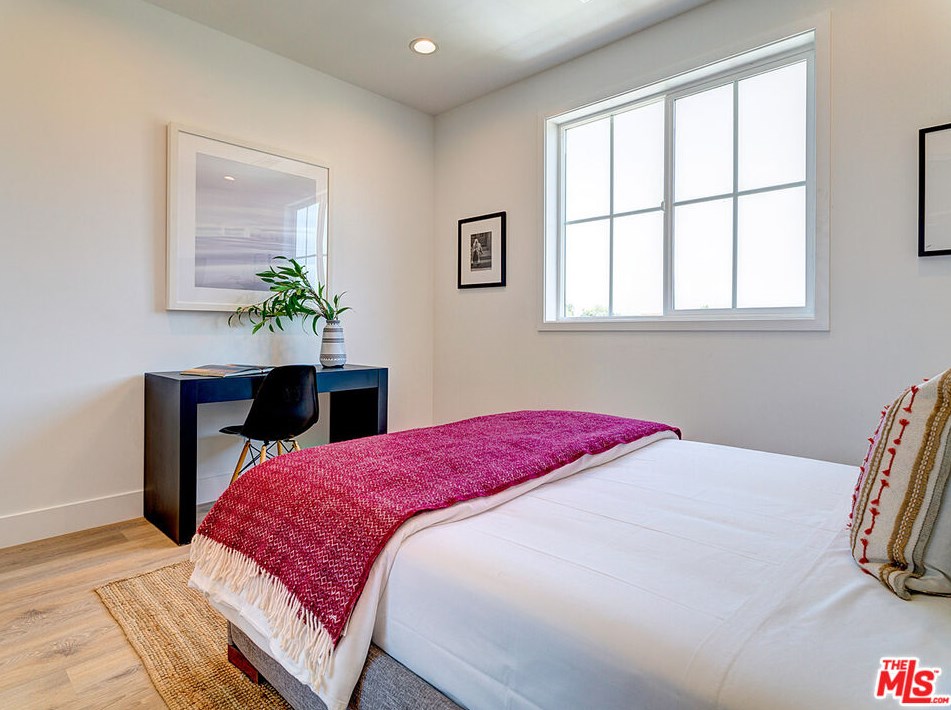 1903 Marvin Ave, Los Angeles CA  90016-1122 exterior