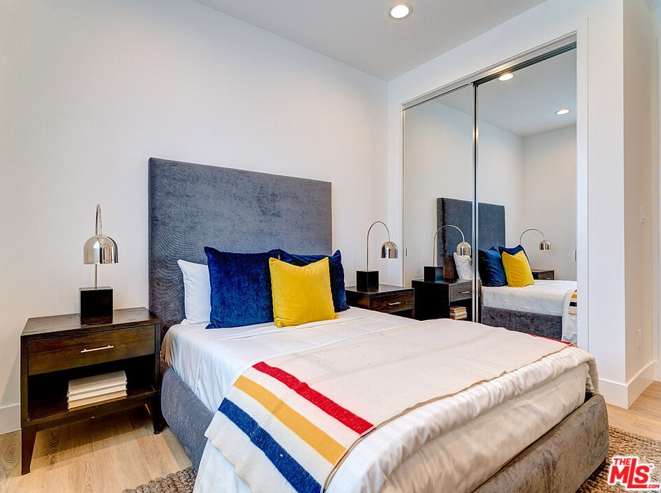 1903 Marvin Ave, Los Angeles CA  90016-1122 exterior