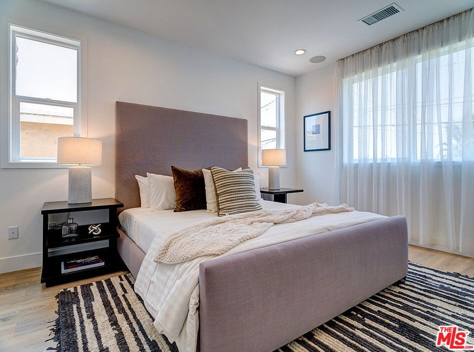 1903 Marvin Ave, Los Angeles CA  90016-1122 exterior