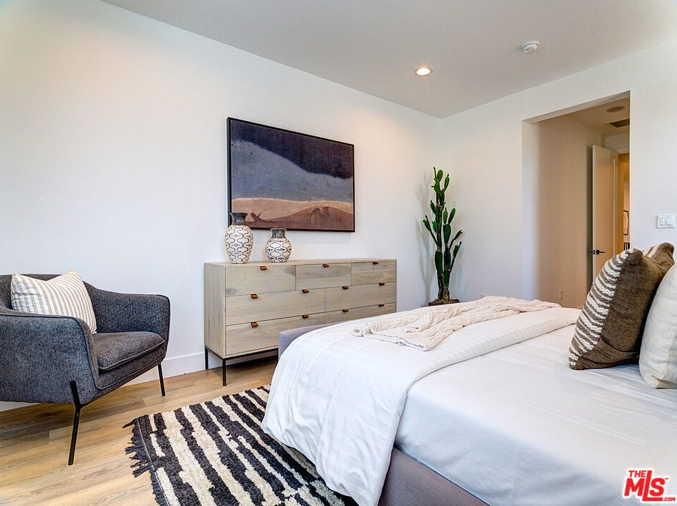 1903 Marvin Ave, Los Angeles CA  90016-1122 exterior