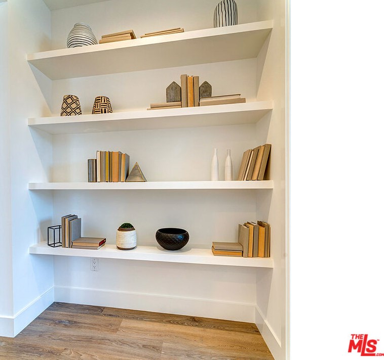 1903 Marvin Ave, Los Angeles CA  90016-1122 exterior