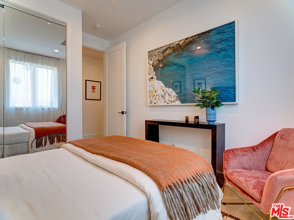 1903 Marvin Ave, Los Angeles CA  90016-1122 exterior