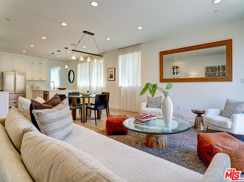 1903 Marvin Ave, Los Angeles CA  90016-1122 exterior