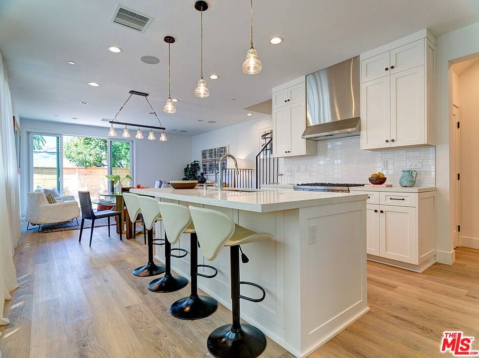 1903 Marvin Ave, Los Angeles CA  90016-1122 exterior