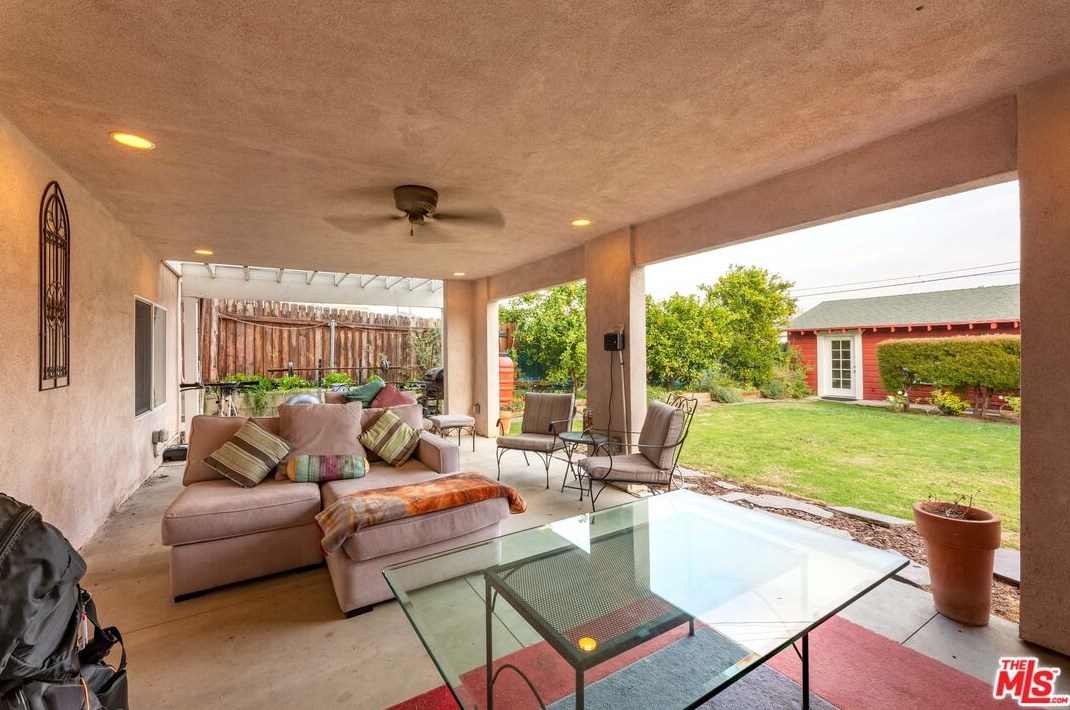 4068 57th St, Los Angeles CA  90043-2242 exterior
