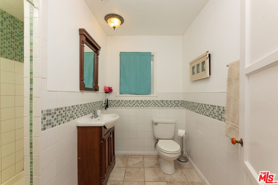 4068 57th St, Los Angeles CA  90043-2242 exterior