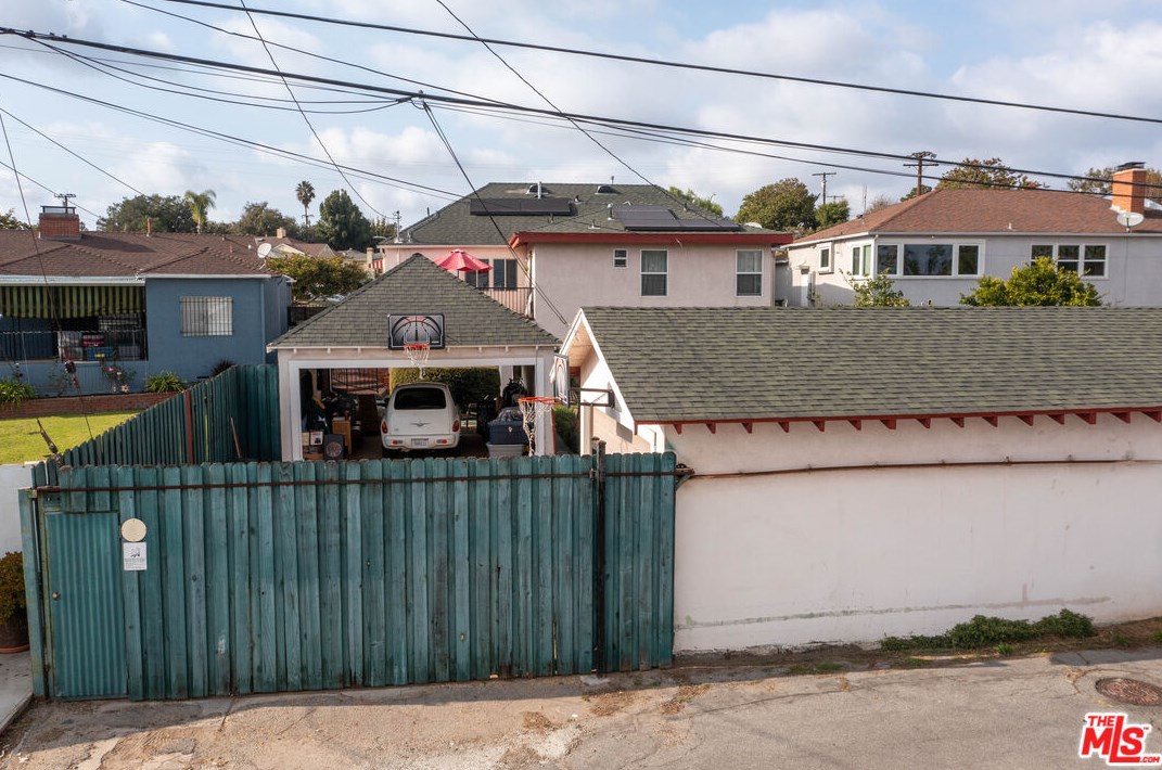 4068 57th St, Los Angeles CA  90043-2242 exterior