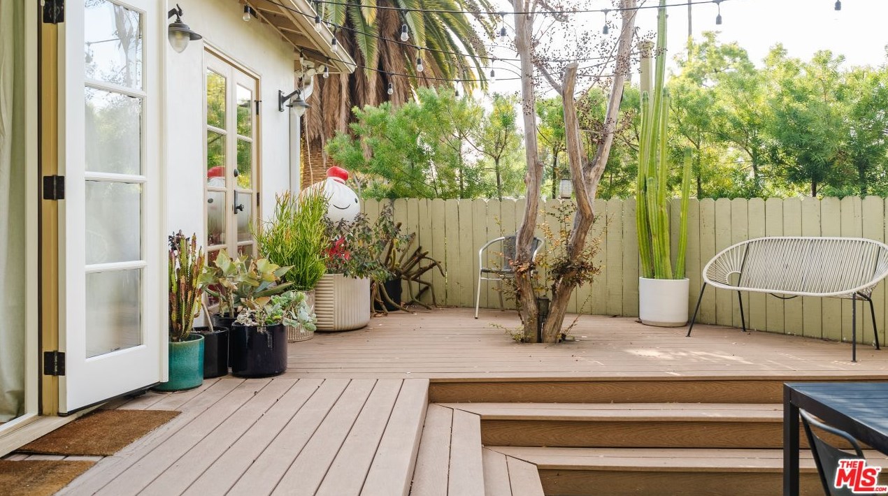 6303 Bryn Mawr Dr, Los Angeles CA  90068-2808 exterior