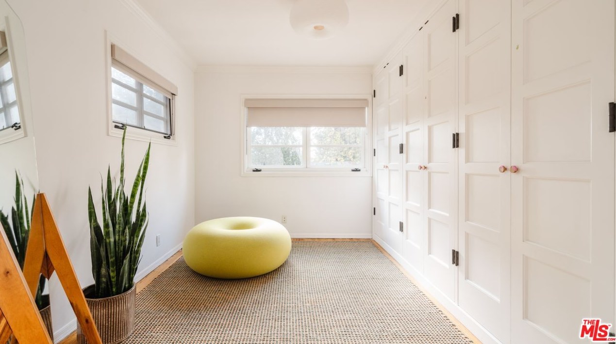 6303 Bryn Mawr Dr, Los Angeles CA  90068-2808 exterior