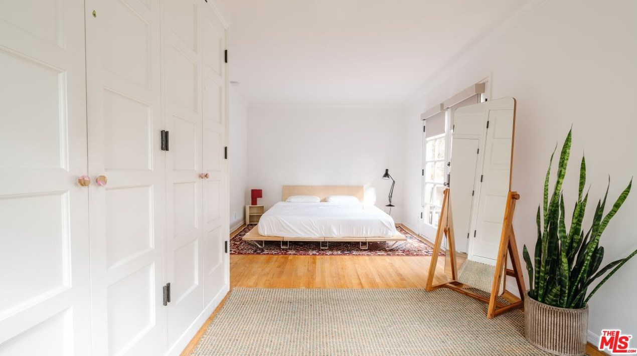 6303 Bryn Mawr Dr, Los Angeles CA  90068-2808 exterior