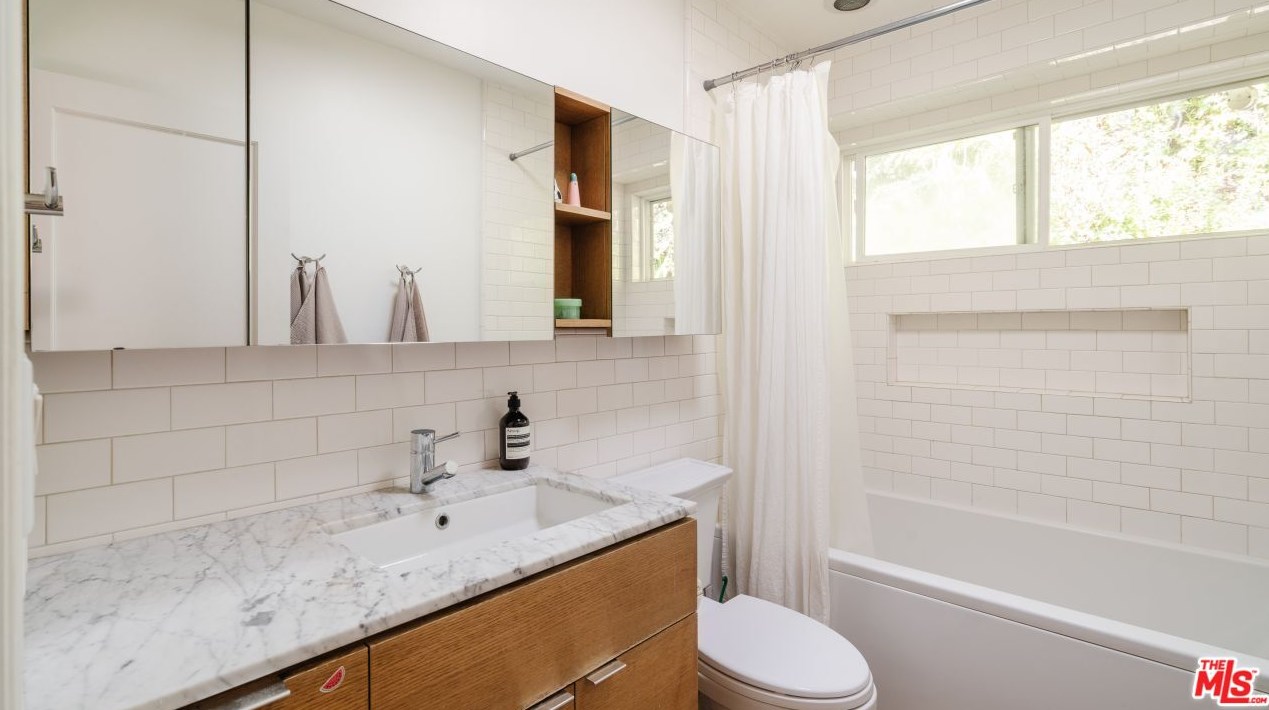 6303 Bryn Mawr Dr, Los Angeles CA  90068-2808 exterior