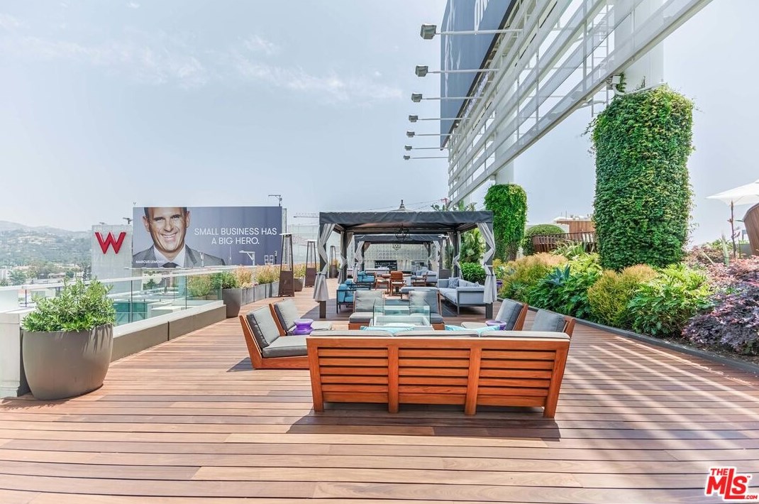 6250 Hollywood Blvd, Los Angeles CA  90028-5325 exterior