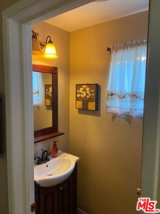 11300 Hannum Ave, Los Angeles CA  90230-6158 exterior